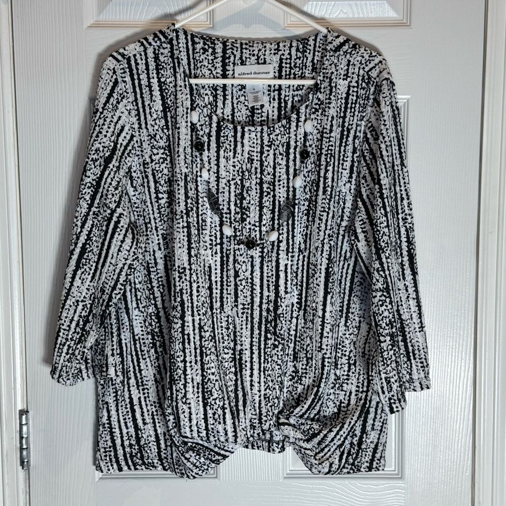 Alfred Dunner Women's XL Black and White Print w/ Necklace Long Sleeve